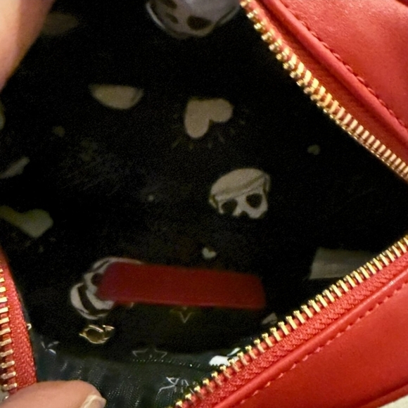 🔹️Betsey Johnson🔹️ NAUGHTY NICE XOFEELIN RED Crossbody Bag ✨️❤️ - Picture 4 of 4